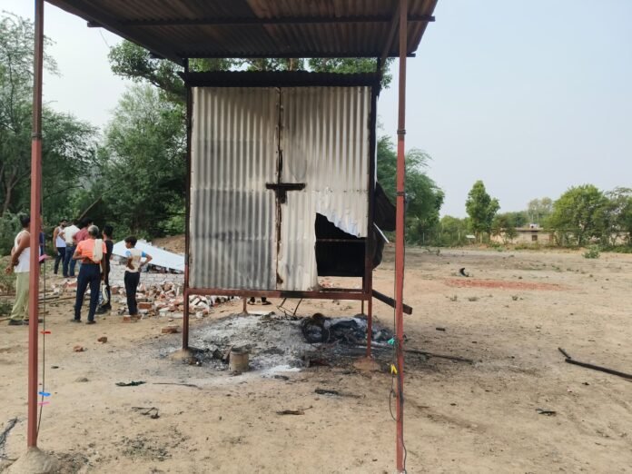 The victim lodged a case in the police station