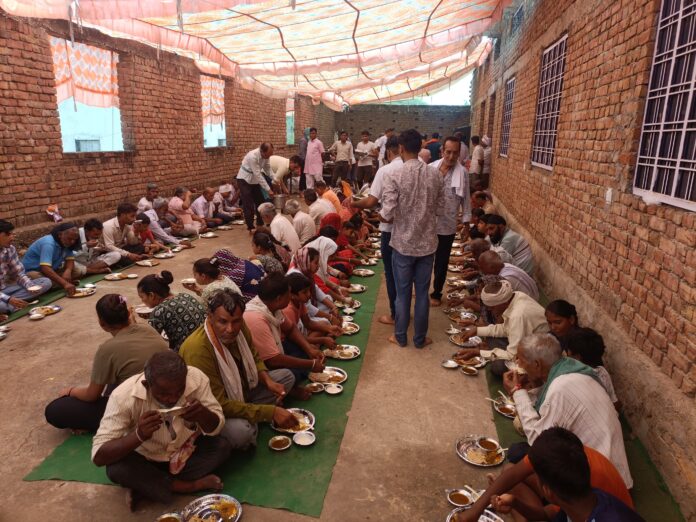 Thousands of devotees took the prasad,