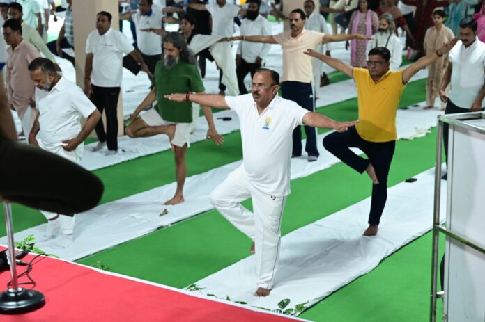 c7f5dca8-b491-443c-a606-aed2f61c96b9 Make yoga an integral part of your life,