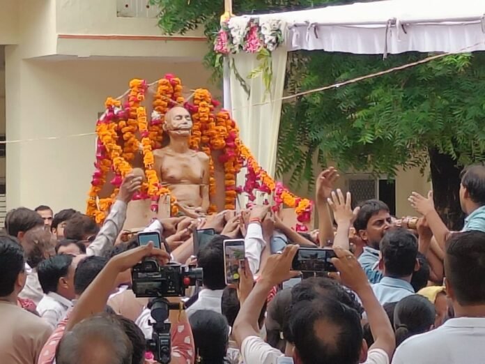 भावविह्वल हुआ टोंक