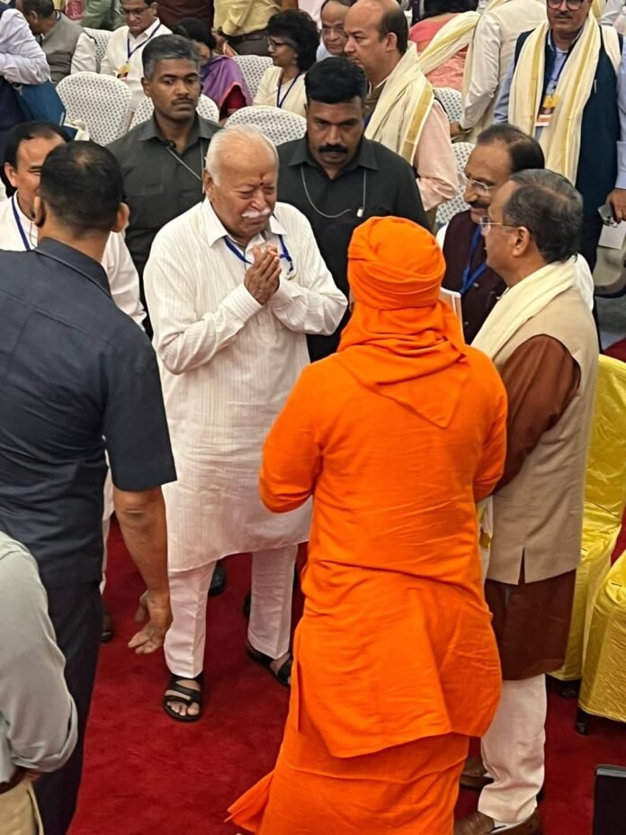 MLA Yogi discussed with Bhagwat about Indian education