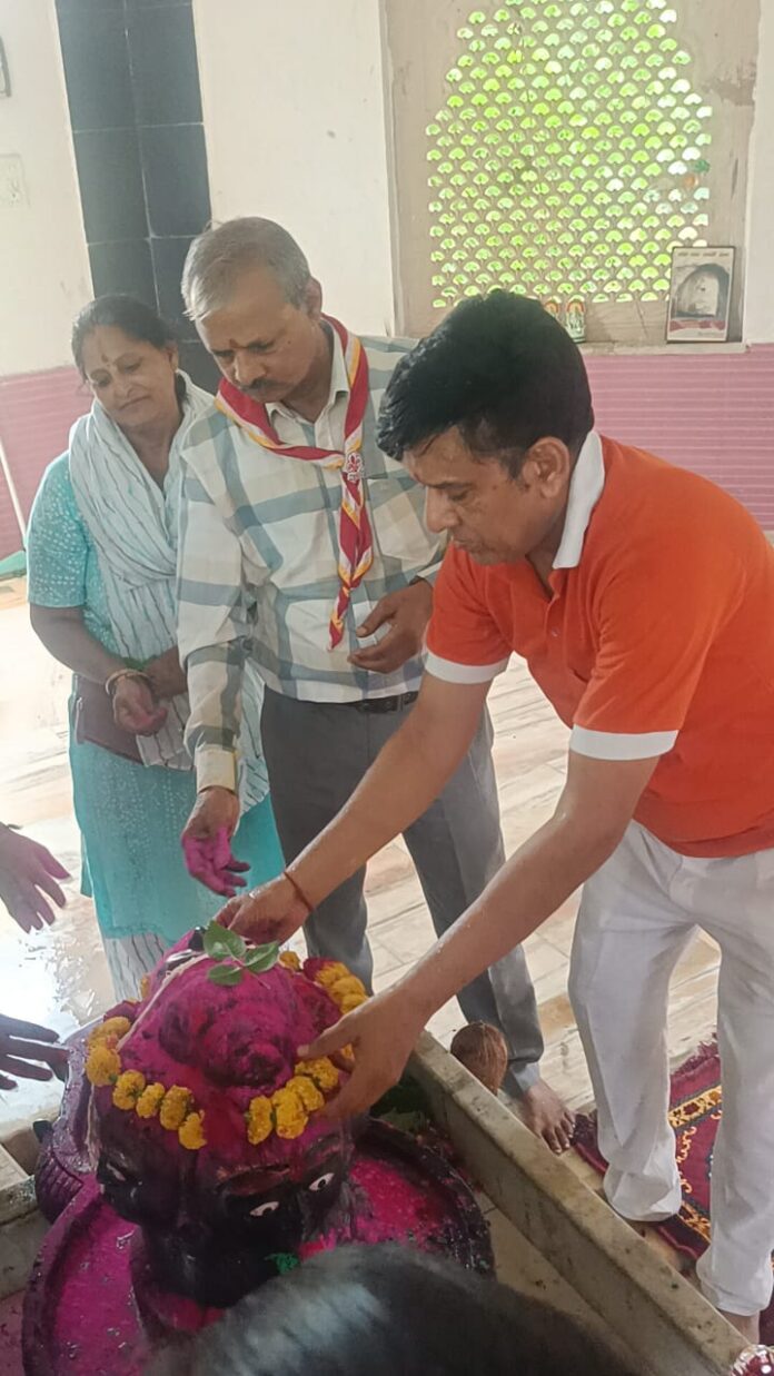 Auspicious wishes made by performing Jalabhishek