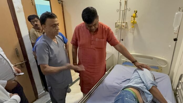 68 The minister enquired about the well-being of the injured soldier and wished him a speedy recovery.
