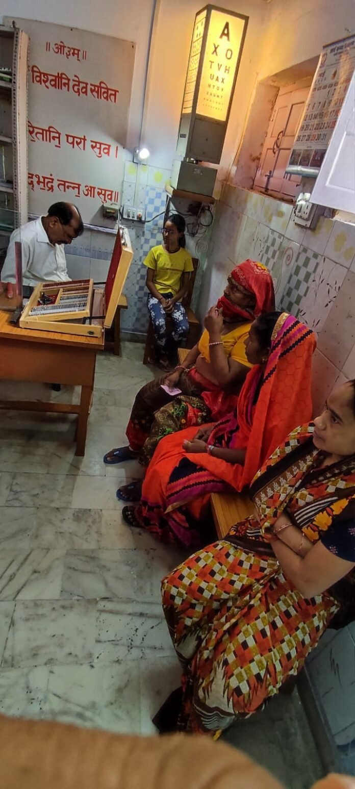 Ophthalmologist, orthopedic and general specialist will provide services