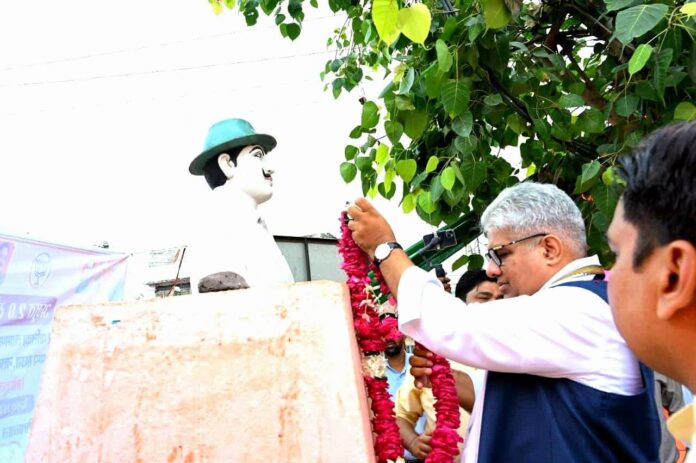 शहीदे आजम भगतसिंह की प्रतिमा पर माल्यार्पण