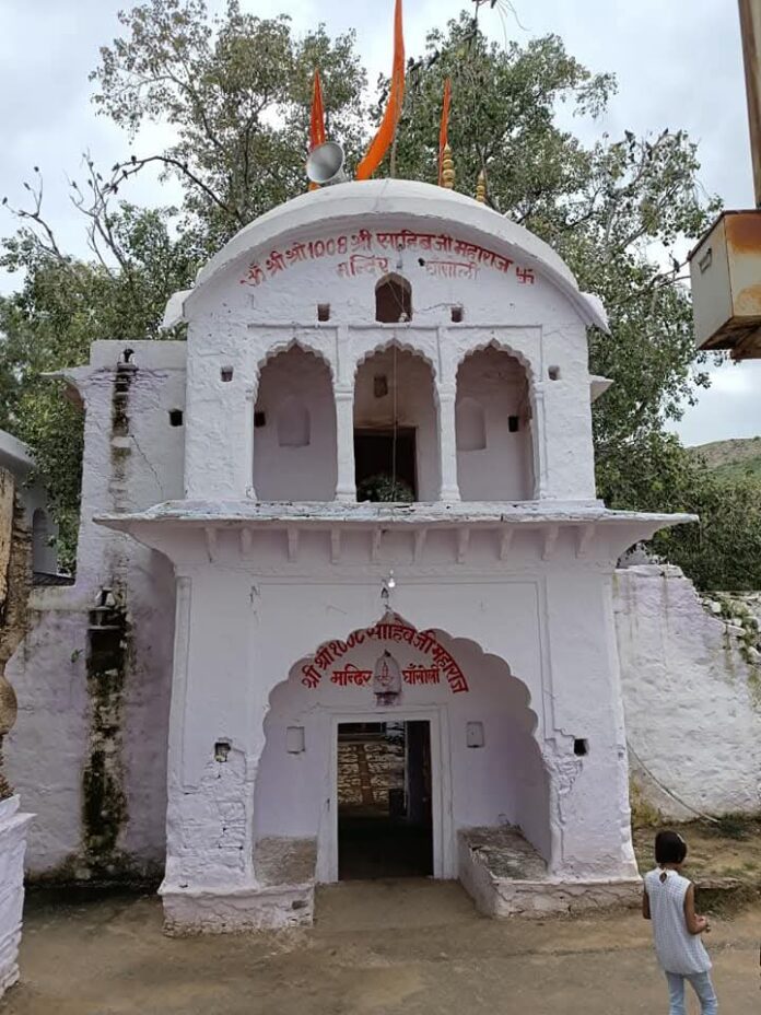 किशनगढ़ बास के गांव घासोली में स्थित साहिब जी मंदिर।