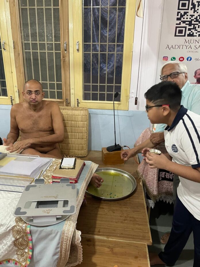 मुनिजी के साथ हेतक्ष