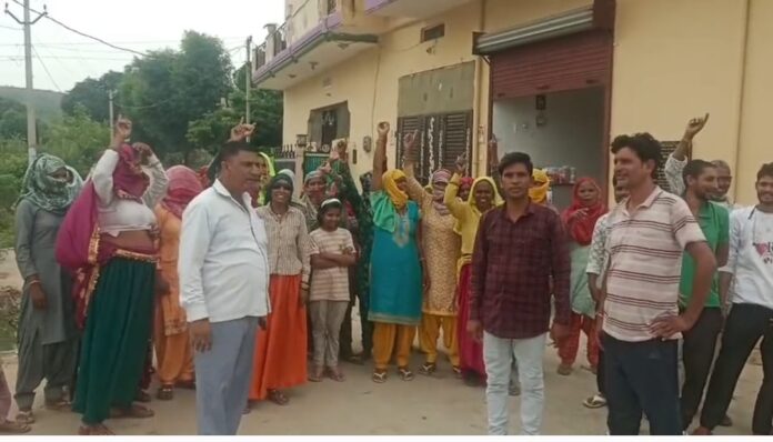 The risk of diseases increased due to the smell and dirt of garbage