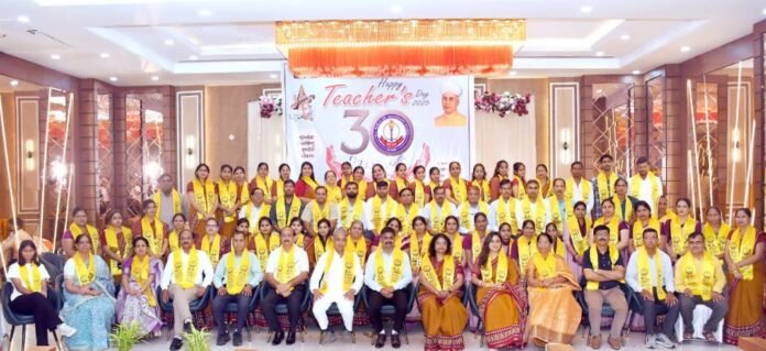 सम्मानित शिक्षक व अतिथि