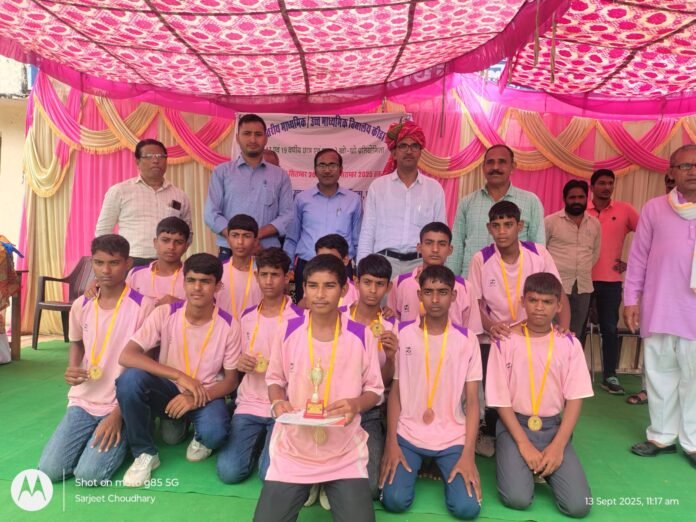 381 इस उपलब्धि से विद्यालय एवं गांव का नाम गौरवान्वित हुआ