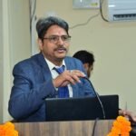 संबोधित करते एमसी बंसल 