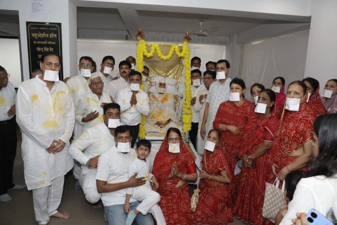 334 Ratnakar Muni took the vow of Santhara (Sallekhana) and peacefully gave up his body and dedicated his soul towards salvation.