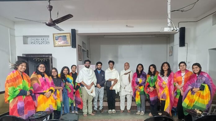 तरुण भारत संघ के राजेन्द्र सिंह के मार्गदर्शन में छात्रों ने जाना जल संरक्षण का समाज आधारित मॉडल