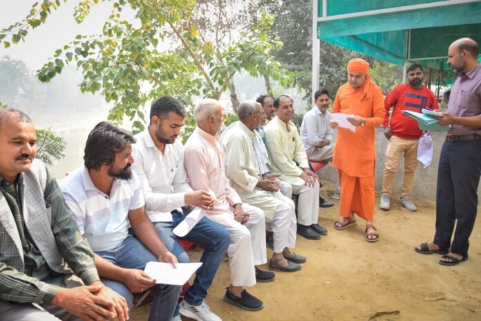 जन सुनवाई करते विधायक बालकनाथ