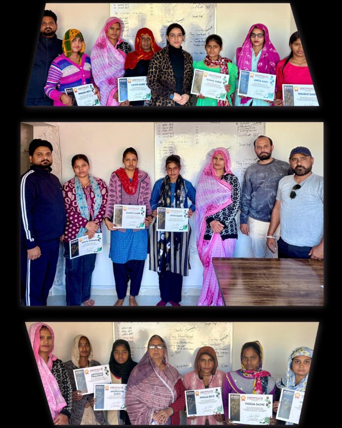 आर्थिक स्वावलंबन से आगे बढ़ेगी महिलाएं 