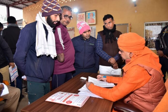 जन सुनवाई करते विधायक