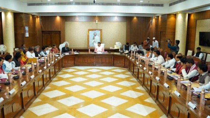 Mohan-cabinet-meeting.jpg