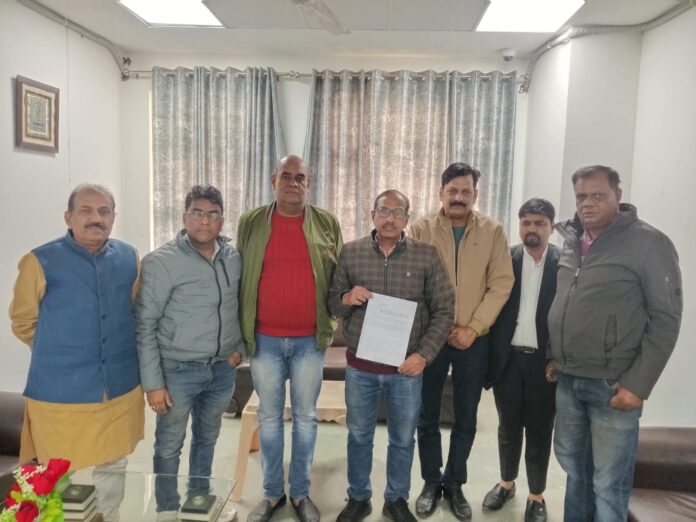 0288 निष्क्रियता पर एसपी को ज्ञापन, पिता ने कहा कब तक मिलेगा न्याय