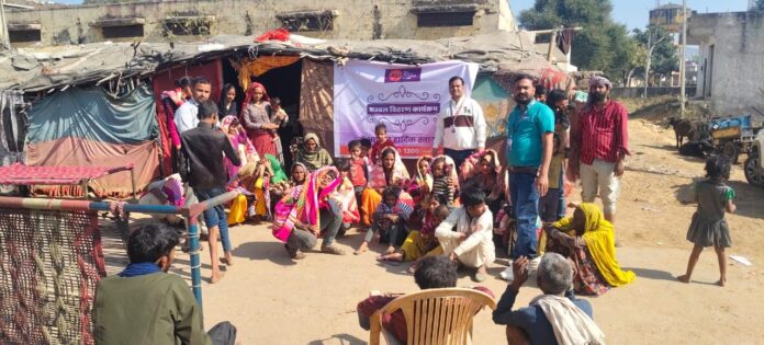 AU बैंक ने जरूरतमंदों को बांटे कंबल