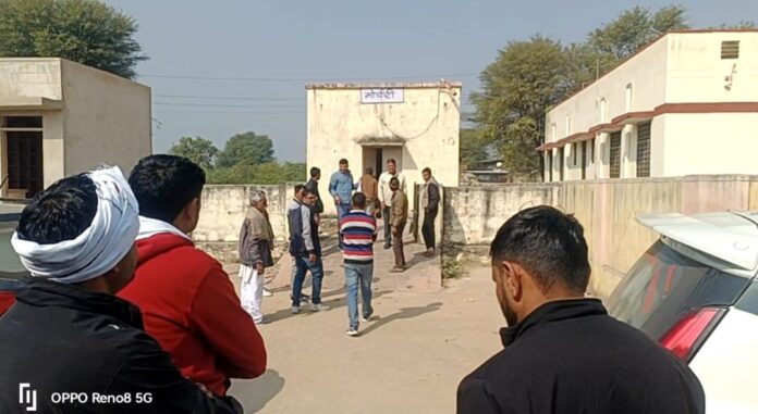 पोस्टमार्टम के बाद शव परिजनों को सौंपा