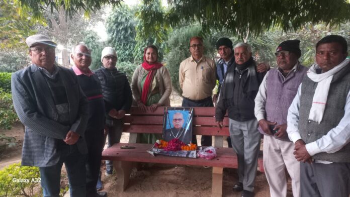 366 श्रद्धांजलि सभा में उपस्थित सामाजिक कार्यकर्ता