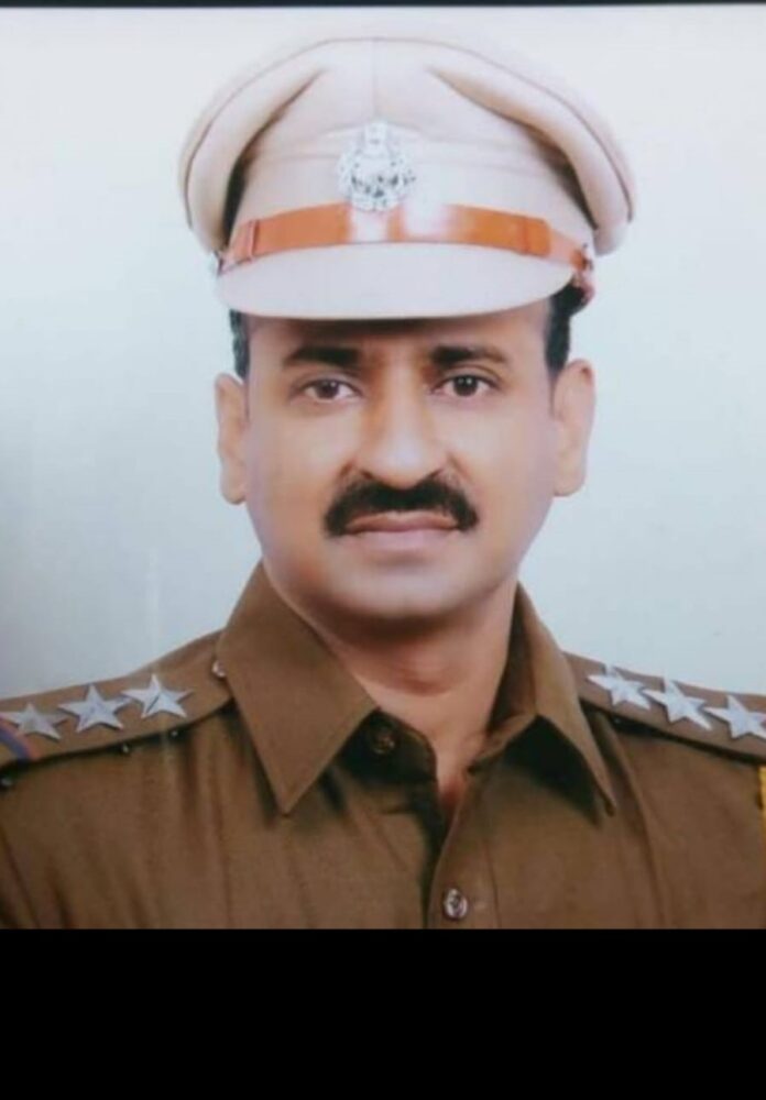 पुलिस निरीक्षक सुरेंद्र यादव