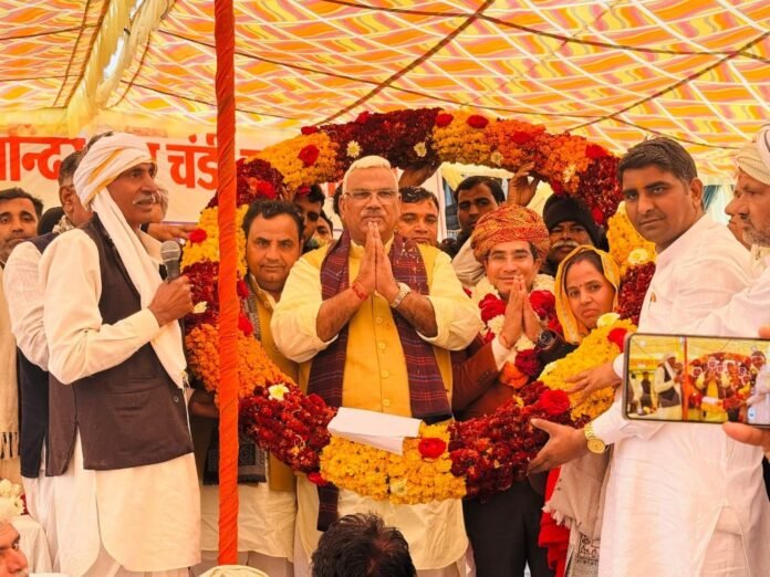 404 ध्वजारोहण एवं दंगल कार्यक्रम में उपस्थित गृह राज्यमंत्री जवाहर सिंह बेढम