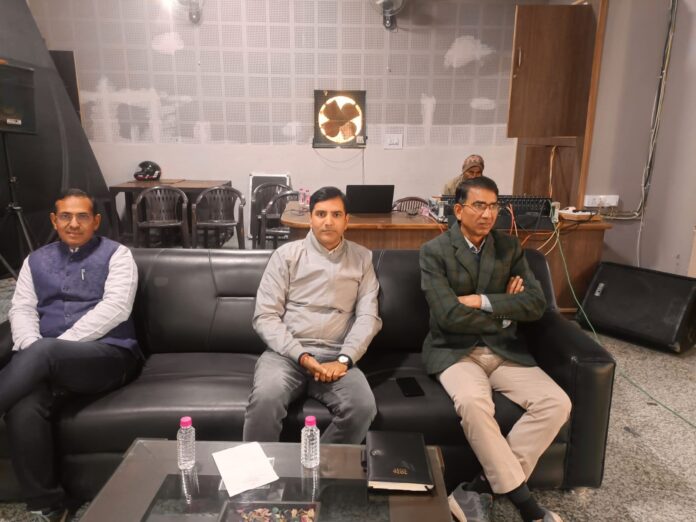 कार्यशाला के दौरान अधिकारी एवं उपस्थित शिक्षक