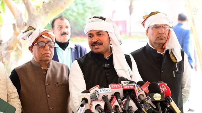 411 जयपुर में प्रेस वार्ता के दौरान नेता प्रतिपक्ष टीकाराम जूली