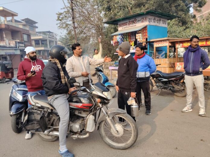 निरीक्षण के दौरान नगर निगम आयुक्त सोहन सिंह नरूका