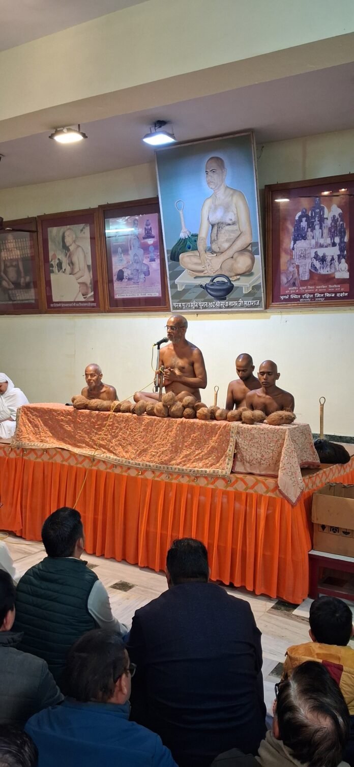 दिगम्बर जैन संतों का अलवर में हुआ मंगल प्रवेश