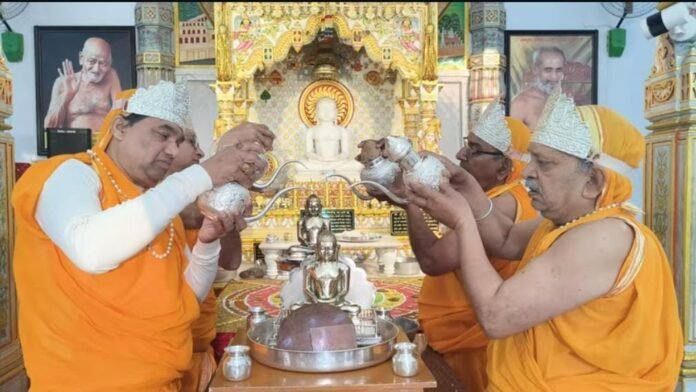 111 मंदिर में पूजाअर्चना