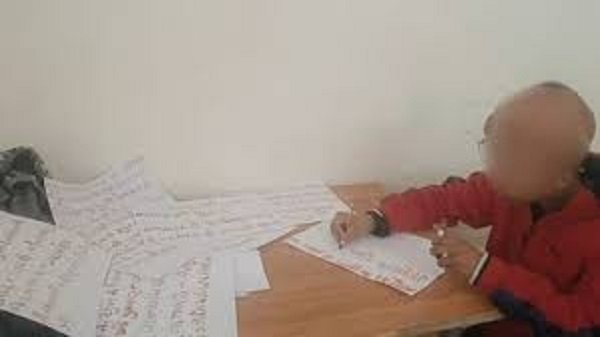 9 वर्षीय एक बच्चे ने खून से पत्र लिखा