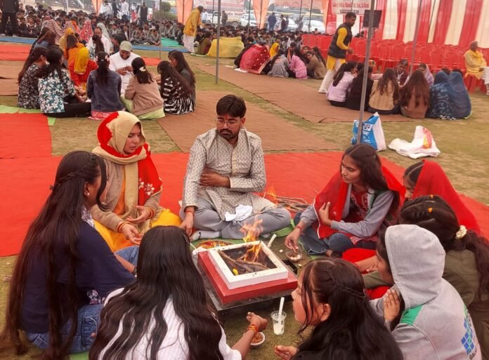 438 कठूमर में संपन्न हुआ गायत्री महायज्ञ, यज्ञशाला का दृश्य