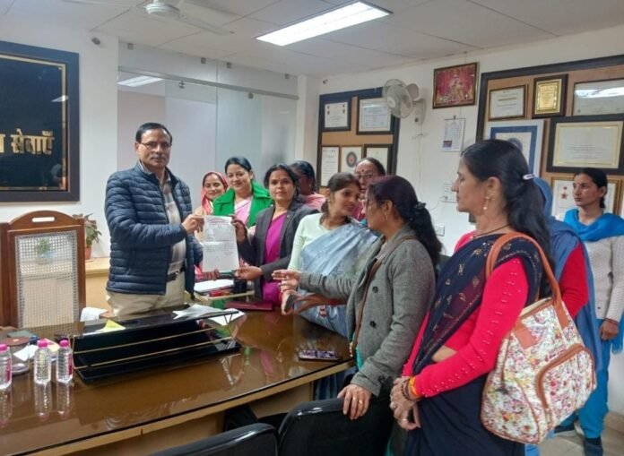 निदेशक से मिला प्रतिनिधिमंडल