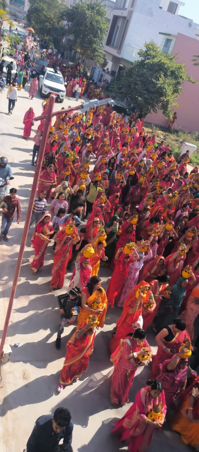 511 कलश के साथ भव्य कलश यात्रा