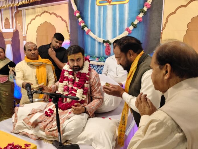 डॉ. शिवम साधक जी महाराज एवं उपस्थित श्रद्धालु