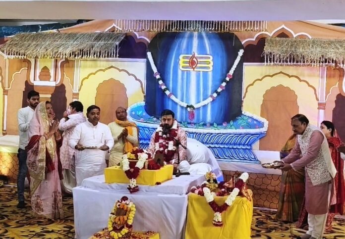 अपना घर शालीमार में शिव कथा के चौथे दिन डॉ शिवम साधक