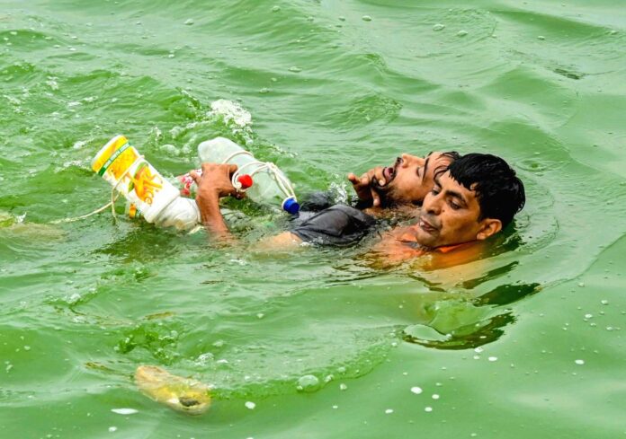 नाव पलटने की सूचना पर प्रशासन ने मॉक ड्रिल की