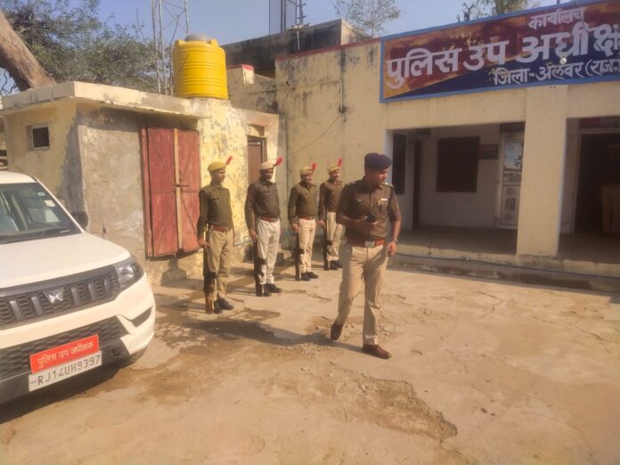 पुलिस उप अधीक्षक कार्यालय व नये थाने का औचक निरीक्षण करते पुलिस अधीक्षक सुधीर चौधरी