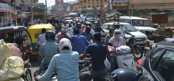 बेलगाम ट्रैफिक व्यवस्था से आमजन रोज़ाना जाम से परेशान