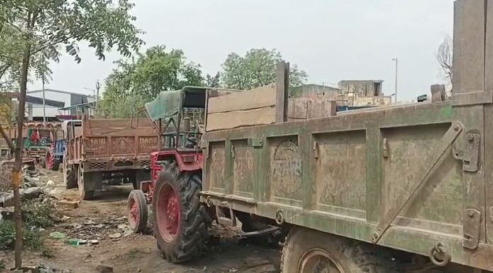 उद्योग नगर क्षेत्र में 6 ट्रैक्टर-ट्रॉली जब्त
