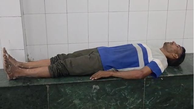 सोते परिवार के तीन लोग झुलसे