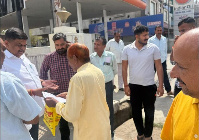 जन सुनवाई करते मंत्री