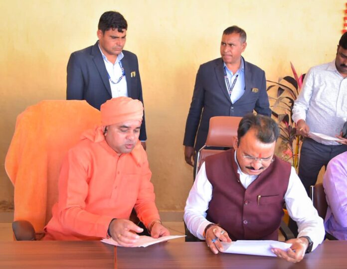 तिजारा में जनसुनवाई के दौरान उपमुख्यमंत्री प्रेमचंद बैरवा