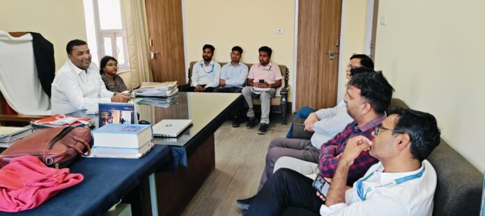 उदय सिंह अलोरिया (अपर जिला एवं सेशन न्यायाधीश) के द्वारा राष्ट्रीय लोक अदालत के संबंध में बैठक का आयोजन