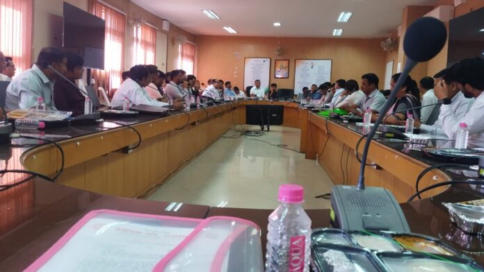 शिक्षा संकुल सभागार में आयोजित शिक्षक संगठनों की बैठक