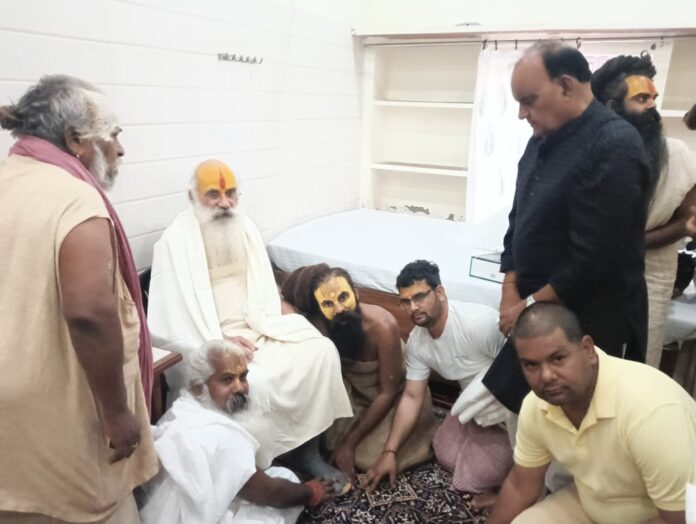 कार्यक्रम में देशभर से आए संतों ने भाग लिया