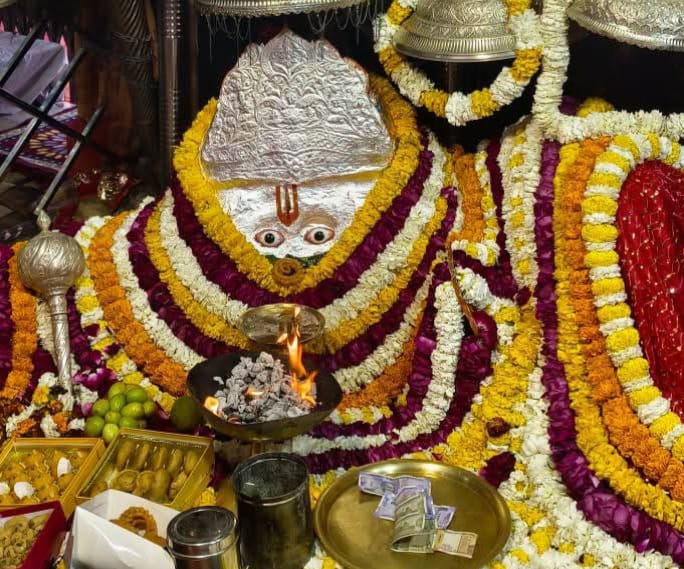 717 सरिस्का टाइगर रिजर्व की पहाड़ियों के बीच स्थित पांडुपोल हनुमान मंदिर