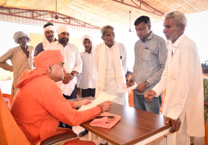 तिजारा में बालकनाथ योगी ने सुनी जनसमस्याएं